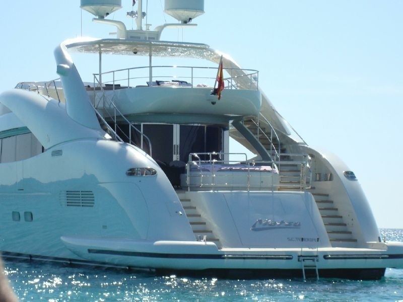who owns matsu yacht